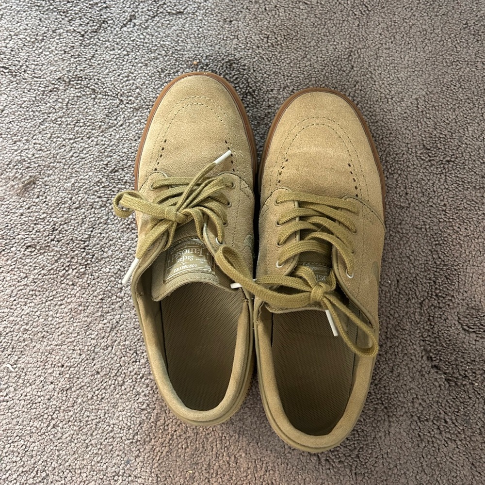 Nike Women’s Olive Stefan Janoski